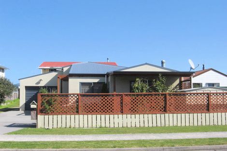 Photo of property in 53b Percy Road, Papamoa Beach, Papamoa, 3118