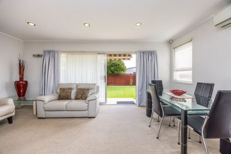 Photo of property in 2/10 Raewyn Place, Pakuranga, Auckland, 2010