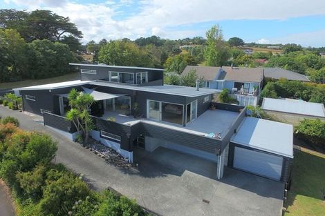 Photo of property in 77 Garfield Road, Helensville, 0800