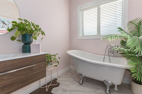 Photo of property in 31 Grumman Lane, Newlands, Wellington, 6037