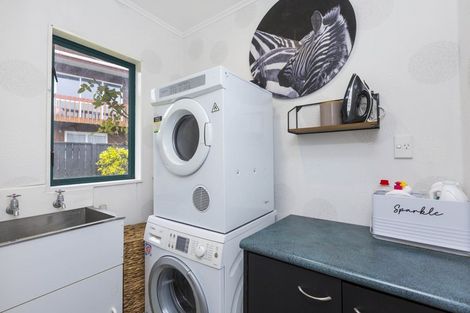 Photo of property in 2 Monarch Grove, Maoribank, Upper Hutt, 5018