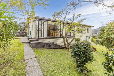 Photo of property in 16 Tawa Terrace, Tawa, Wellington, 5028