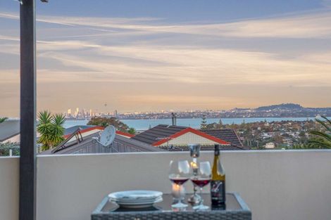 Photo of property in 22a Van Dyke Place, West Harbour, Auckland, 0618