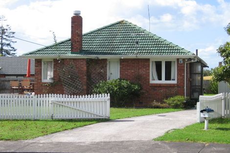 Photo of property in 15 Rixon Place, Te Atatu Peninsula, Auckland, 0610