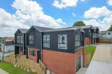 Photo of property in 6/233 Great North Road, Henderson, Auckland, 0612