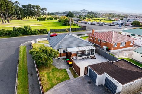 Photo of property in 27 Isadore Road, Saint Clair, Dunedin, 9012