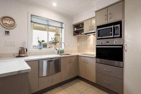 Photo of property in 55 Sovereign Isle Lane, Rototuna, Hamilton, 3210
