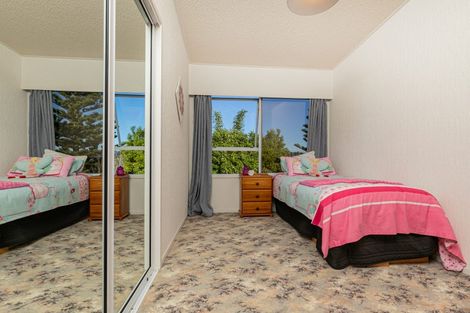 Photo of property in 71 Pleasant Road, Glen Eden, Auckland, 0602