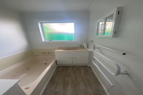 Photo of property in 4 Hallewell Crescent, Johnsonville, Wellington, 6037