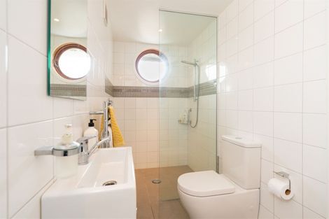 Photo of property in 5 Putnam Street, Northland, Wellington, 6012