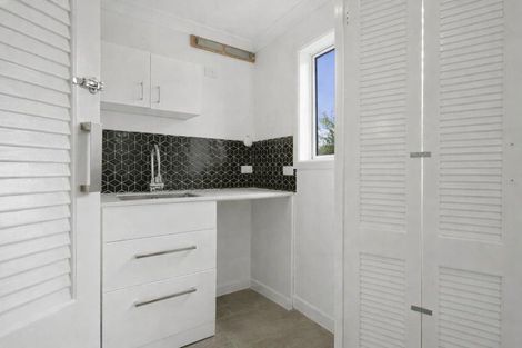 Photo of property in 1/29 Gloria Avenue, Te Atatu Peninsula, Auckland, 0610