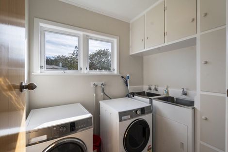Photo of property in 18 Tararua Terrace, Cloverlea, Palmerston North, 4412