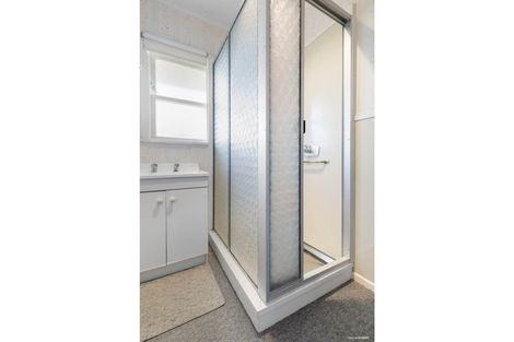 Photo of property in 1/6 Margaret Place, Milford, Auckland, 0620