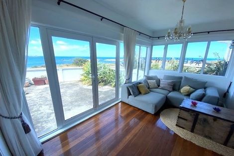 Photo of property in 336 The Esplanade, Island Bay, Wellington, 6023