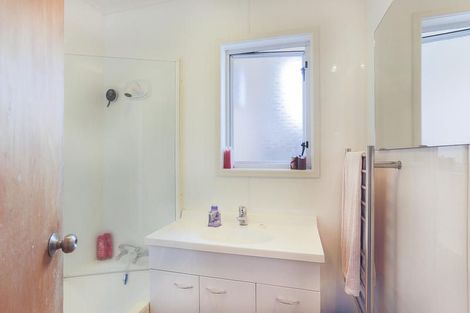 Photo of property in 74 Neil Avenue, Te Atatu Peninsula, Auckland, 0610