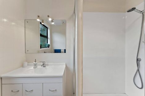 Photo of property in 16 Rosalind Road, Glenfield, Auckland, 0629