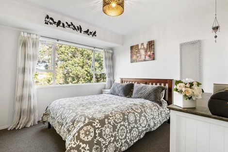 Photo of property in 1/6 Phillipa Place, Browns Bay, Auckland, 0630