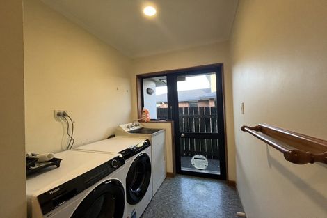 Photo of property in 15 Del Mar Place, Merrilands, New Plymouth, 4312