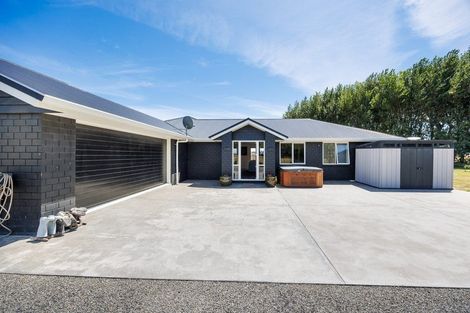 Photo of property in 985 Parewanui Road, Parewanui, Bulls, 4894