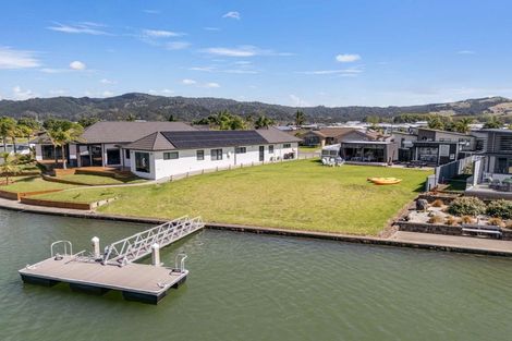 Photo of property in 14 Mermaid Place, Whitianga, 3510