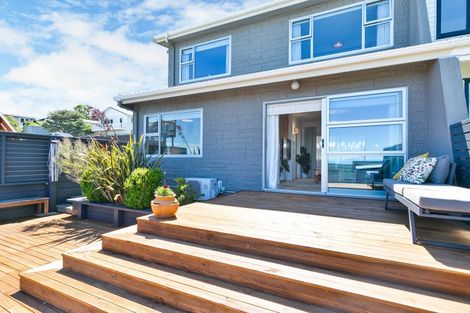 Photo of property in 12 Middlesex Place, Northland, Wellington, 6012