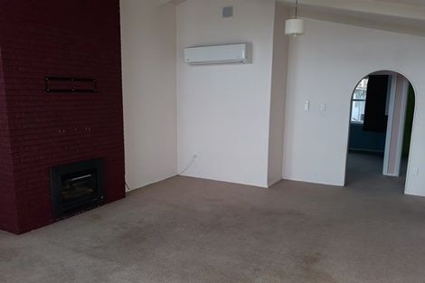 Photo of property in 6 Somerset Crescent, Highbury, Palmerston North, 4412