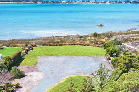 Photo of property in 42 Waimanu Place, Point Wells, 0986