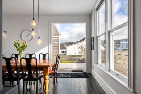 Photo of property in 66 Roxburgh Street, Mount Victoria, Wellington, 6011