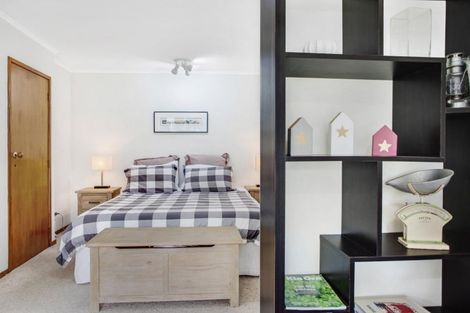 Photo of property in 21 Du Fresne Place, Russell, 0202