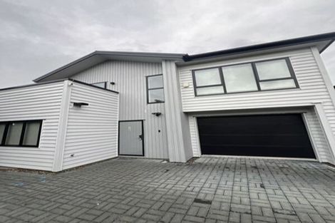 Photo of property in 14e River Road, Te Atatu Peninsula, Auckland, 0610