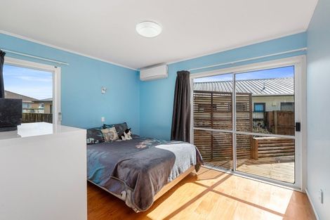 Photo of property in 3 Hughdene Place, Henderson, Auckland, 0610