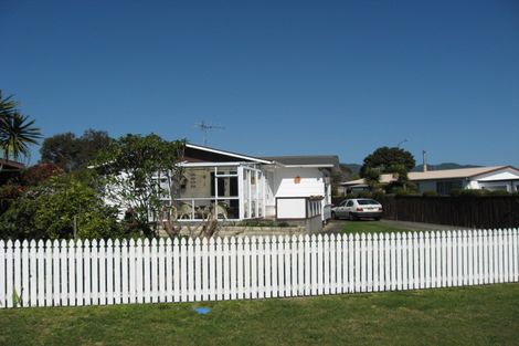 Photo of property in 44 Hollis Road, Paraparaumu Beach, Paraparaumu, 5032