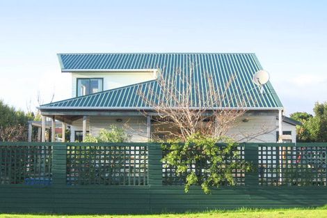 Photo of property in 8 Percival Road, Paraparaumu Beach, Paraparaumu, 5032