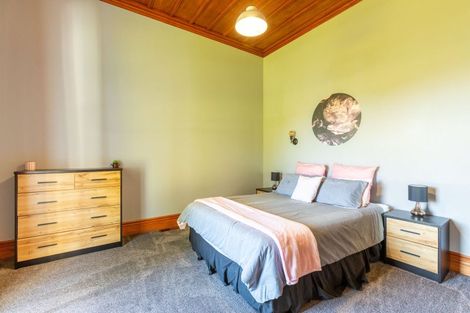 Photo of property in 16 Ross Street, Woodville, 4920