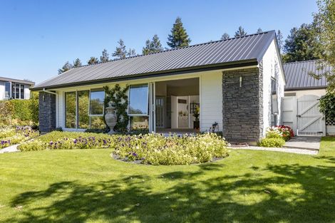 Photo of property in 72 Oakgrove Drive, Rangiora, 7400