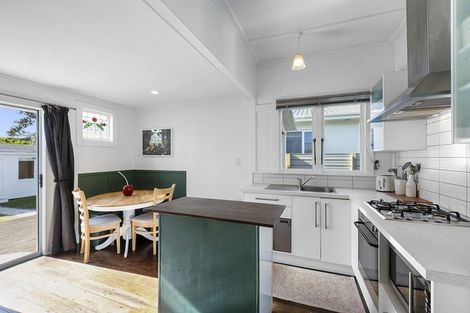 Photo of property in 15b Atiawa Street, Glen Avon, New Plymouth, 4312