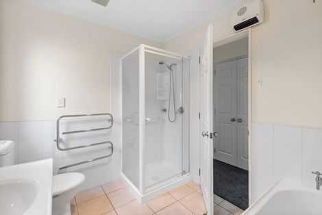 Photo of property in 2 Reid Road, New Lynn, Auckland, 0600