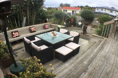 Photo of property in 32a Colwill Road, Massey, Auckland, 0614