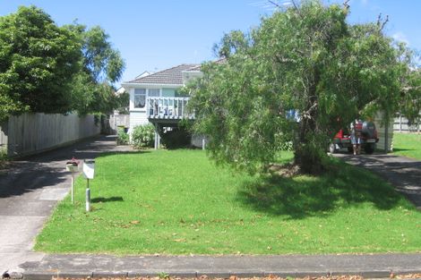 Photo of property in 8 Greenslade Crescent, Northcote, Auckland, 0627