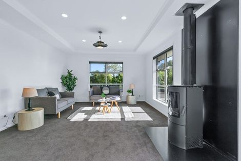 Photo of property in 418 Tararua Road, Levin, 5571