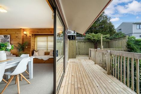 Photo of property in 2/11 Sunhaven Avenue, Glenfield, Auckland, 0629