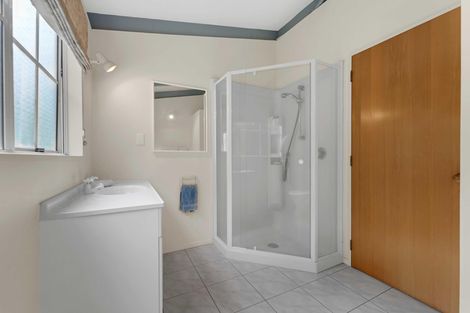 Photo of property in 100 Eugenia Rise, Goodwood Heights, Auckland, 2105