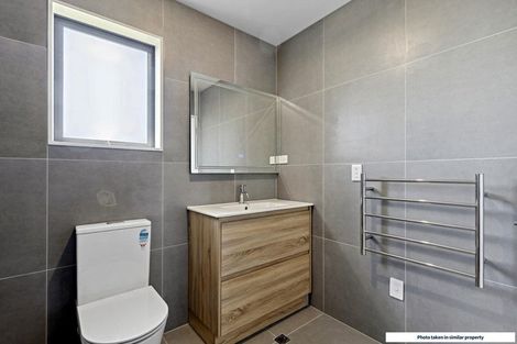 Photo of property in 5/143 Carlisle Road, Northcross, Auckland, 0632