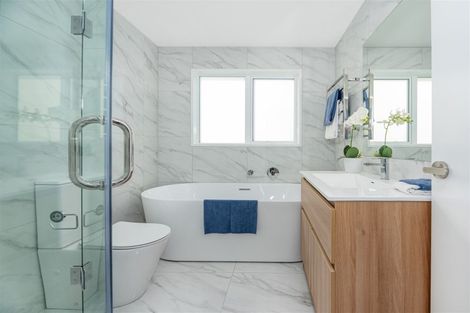 Photo of property in 18a Kearney Place, Massey, Auckland, 0614