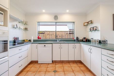 Photo of property in 62 Royal Oak Drive, Kelvin Grove, Palmerston North, 4414