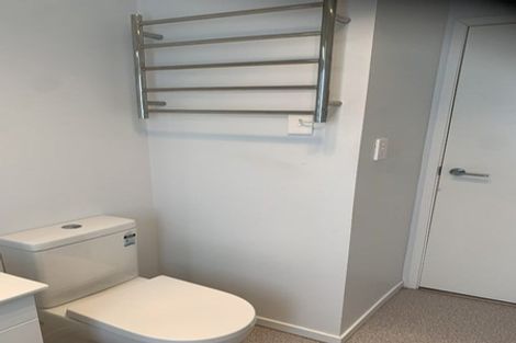 Photo of property in 28 Pupuke Road, Hillcrest, Auckland, 0627