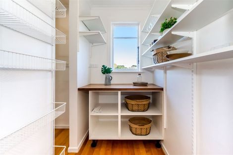 Photo of property in 1 Hadfield Place, Paraparaumu Beach, Paraparaumu, 5032