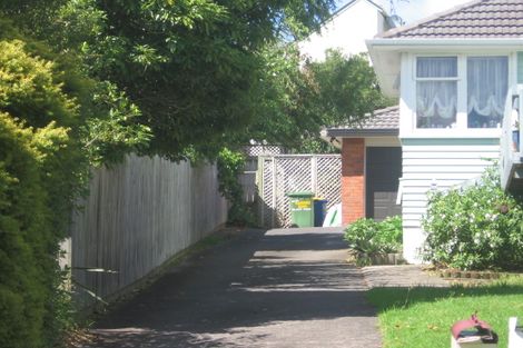 Photo of property in 8 Greenslade Crescent, Northcote, Auckland, 0627