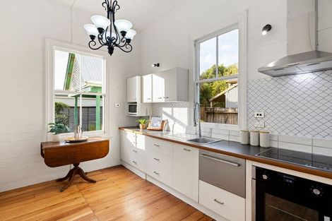 Photo of property in 128 Victoria Street, Cambridge, 3434