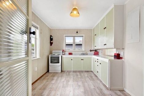 Photo of property in 14 Taikata Road, Te Atatu Peninsula, Auckland, 0610